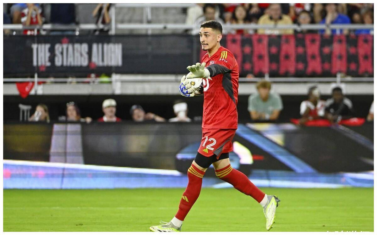 切尔西向新英格兰革命门将乔尔杰·彼得罗维奇提出报价_美国_足球