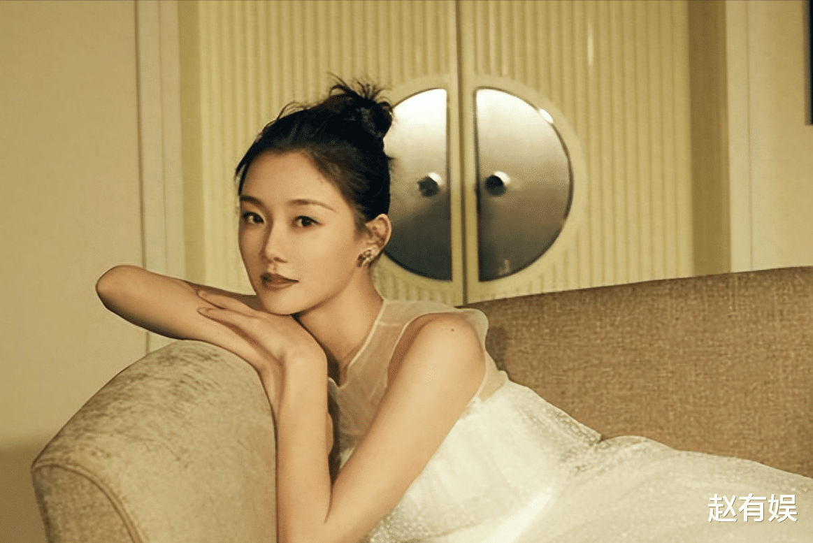 冯小刚直言:她太能装了,永远都红不了,更别提拿奖了_苗苗_大佬_芳华