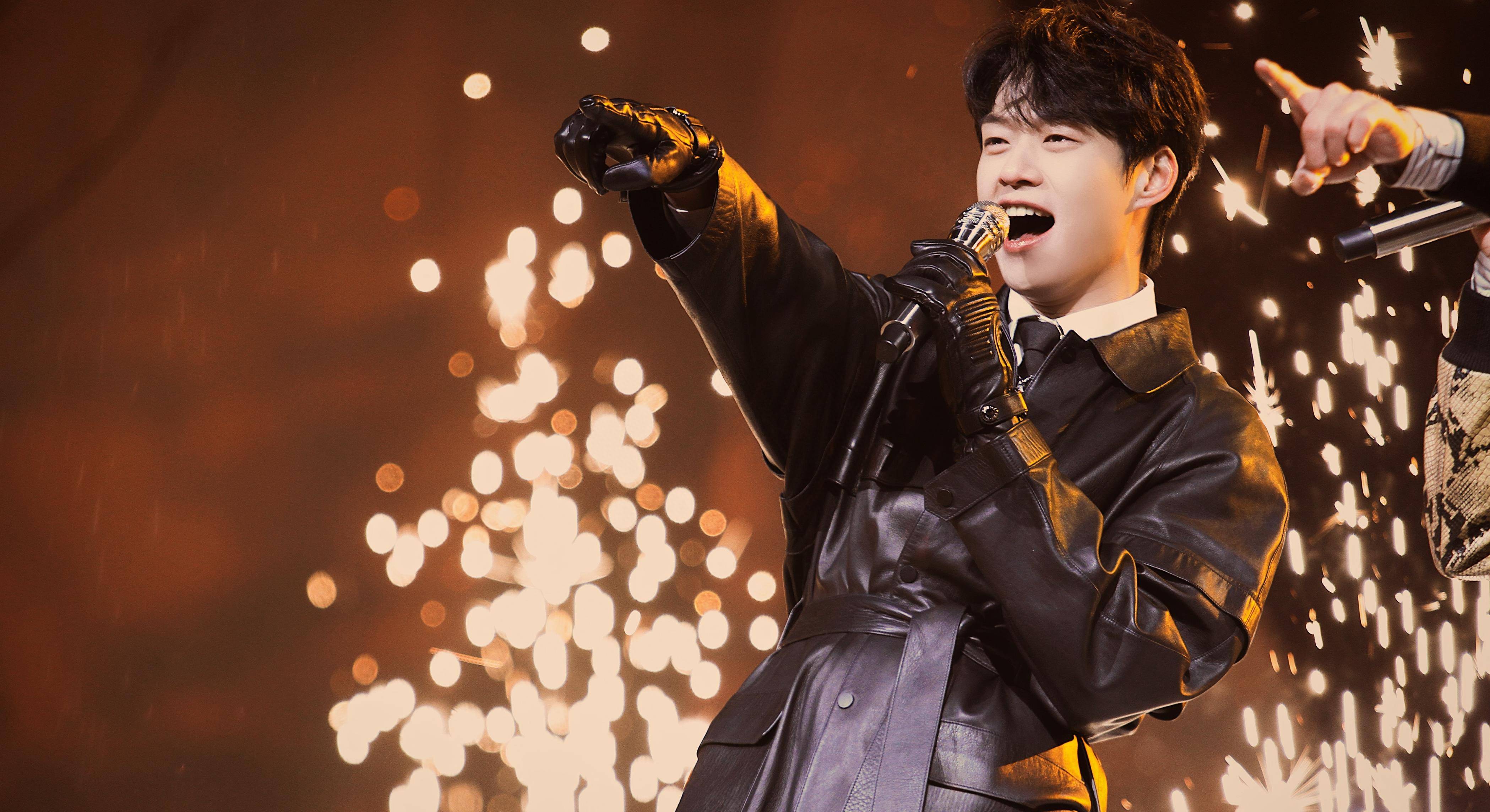 更是演技超群,虽然很多网友都说张若昀不会唱歌,但其实光凭他如此漫不