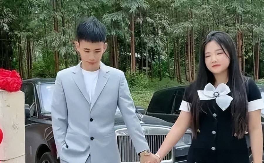 网红陈三废妻子生子,丈夫婆婆产房外拉横幅浮夸,随后就直播带货_陈橙