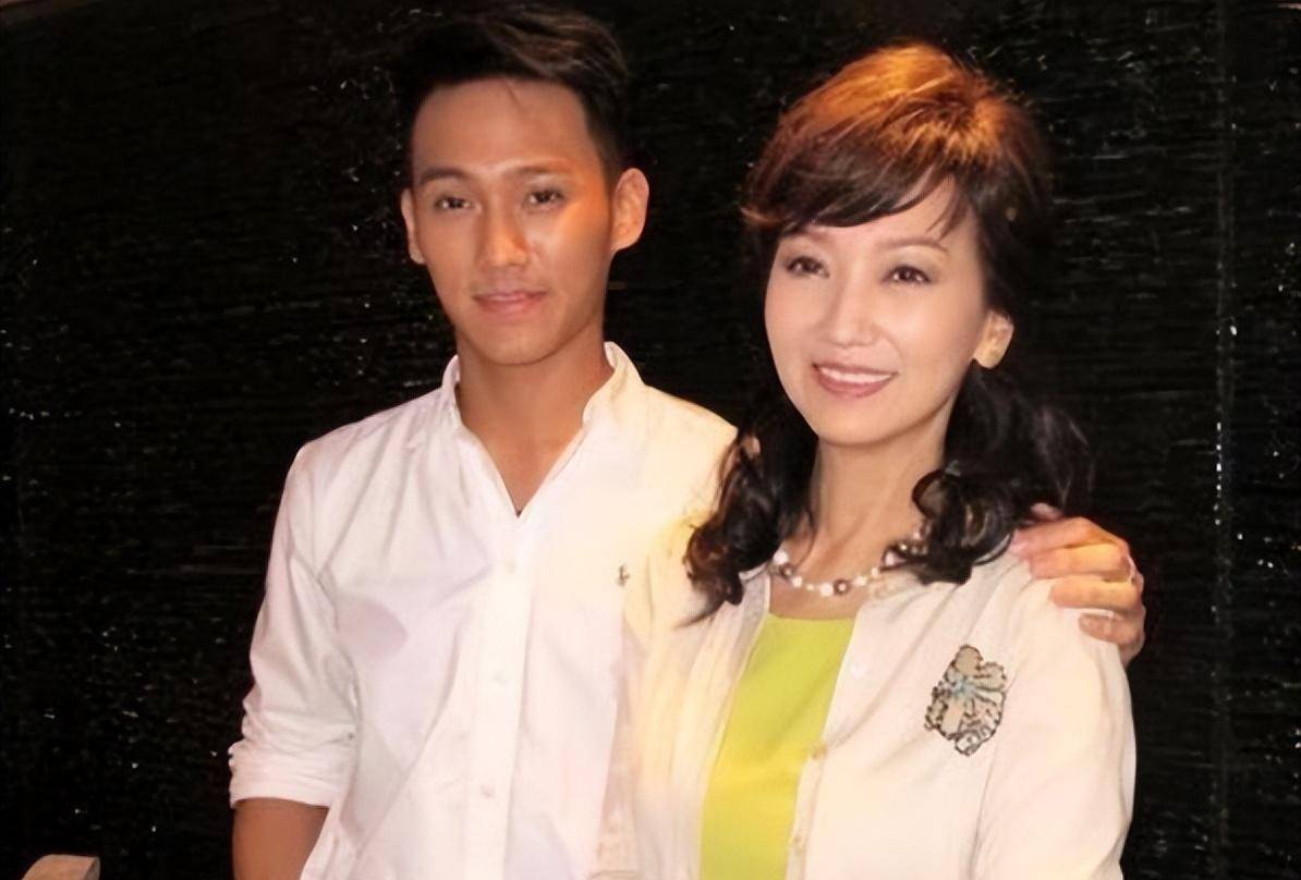赵雅芝:带着两个儿子再婚,现任丈夫和三个学霸儿子是她的骄傲_工作