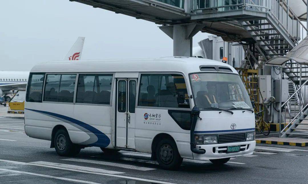 福州长乐机场地勤车辆随拍_航空_康巴斯来_配置