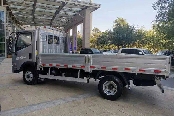 高效出勤 创富神车 福田领航m6 小八档车型静态解析 | 卡车之友网