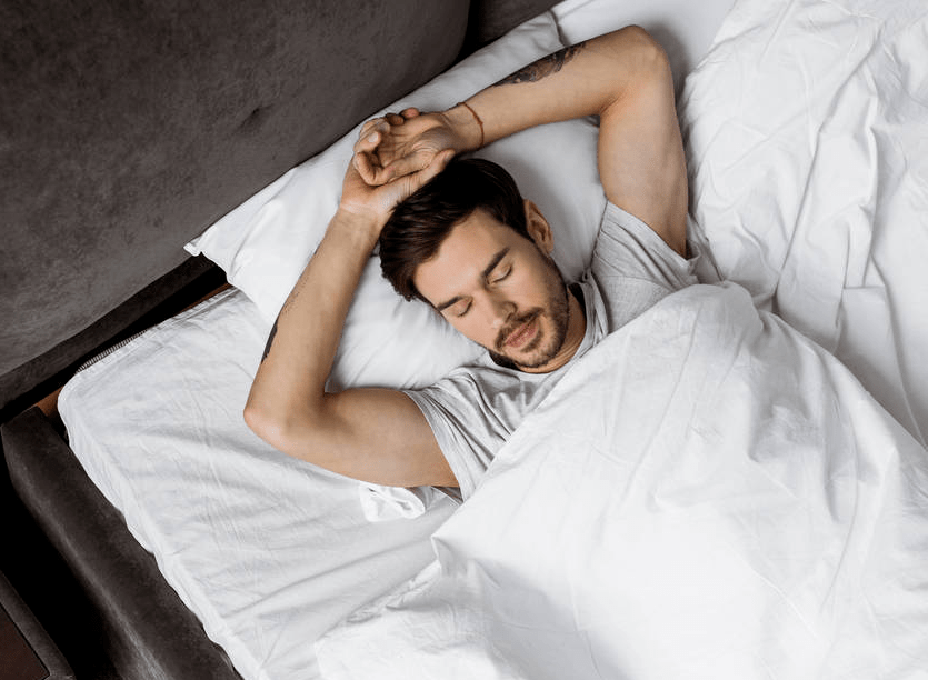 千万别再用这2 种姿势睡觉！当心把你的身体全毁了_手机搜狐网