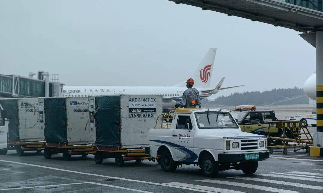 福州长乐机场地勤车辆随拍_航空_康巴斯来_配置