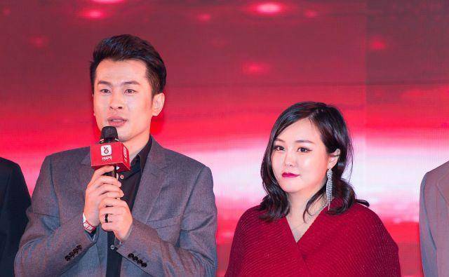 初瑞雪在辛巴直播间刷3万,视频时被一双旧鞋感动,这就是感情_内心