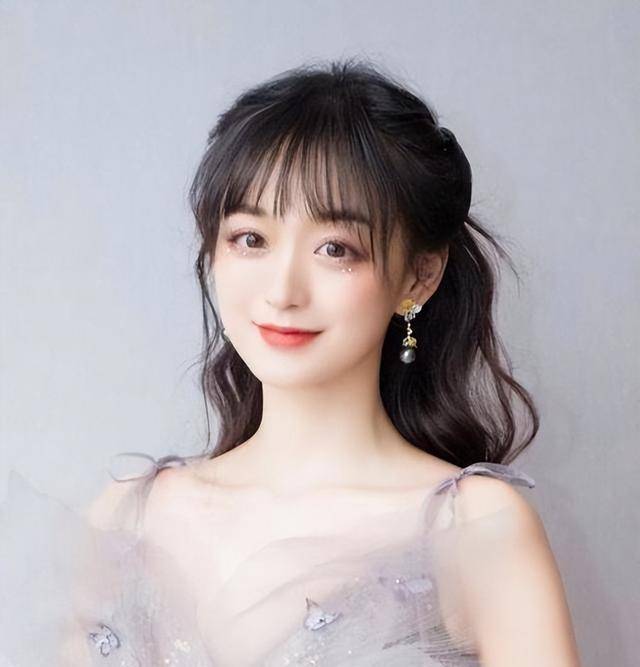 何泓姗:长相酷似周迅,演戏副业却展现神奇人生_摄影_角色_观众