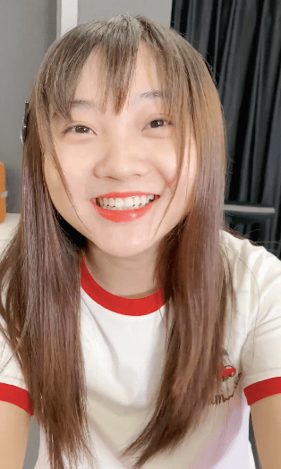 21岁林妙可晒漂亮视频,染发化妆形象大变,瘦出尖下巴身材仍显胖_穿着