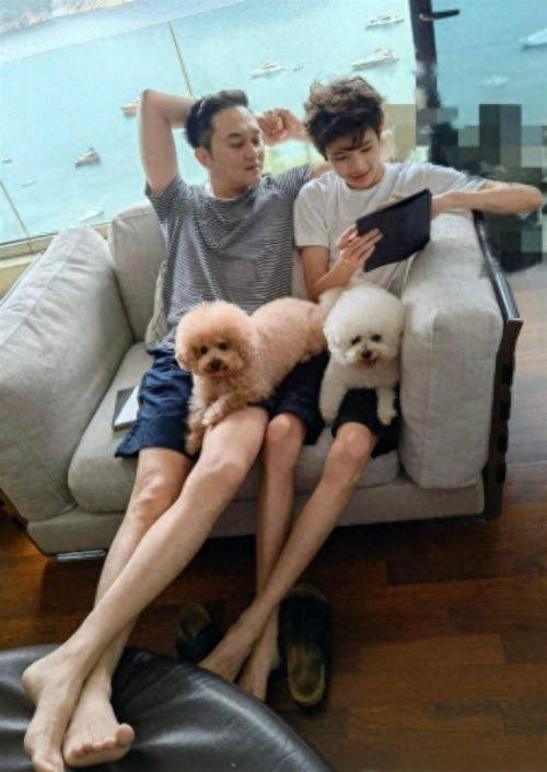 袁咏仪帅儿子暴风成长 才14岁身高已超越男神爸_张智霖_魔童_照片