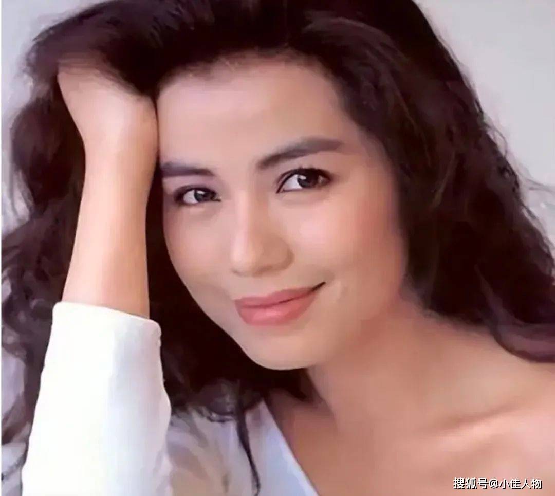 香港第一美人"嫁给"丑男",63岁无儿无女,如今活成了这样…_手机搜狐网