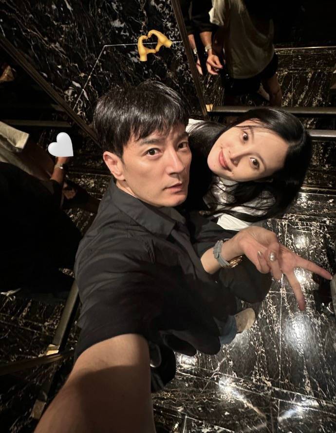 李光洁隋雨蒙晒照官宣二胎 手抚孕肚过甜蜜七夕_照片_家庭_夫妻