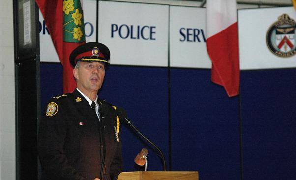 多伦多警察与毒贩勾结停职13年,却正常领700万工资,因法律允许_洛里亚