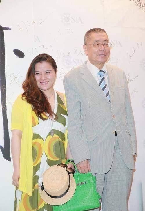 84岁刘诗昆左手抖动停不下来,健康引网友担忧,养3岁爱女很尽心_盖燕