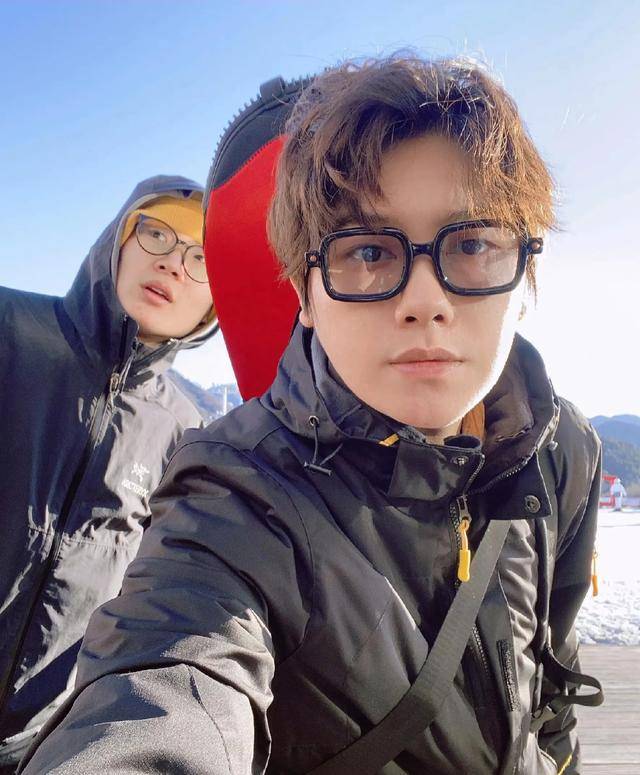 24小时6个瓜,刘昊然周冬雨电惹争议,秦牛正威道歉,都是大瓜_网友_声音