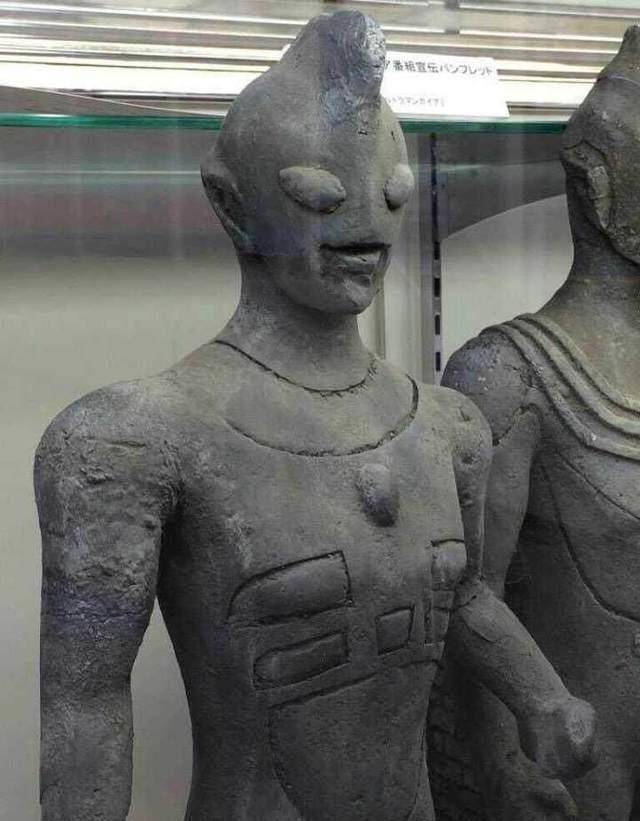 迪迦中的三个石像,水落石出了,一位是极光战士,一位是怪力战士_古代