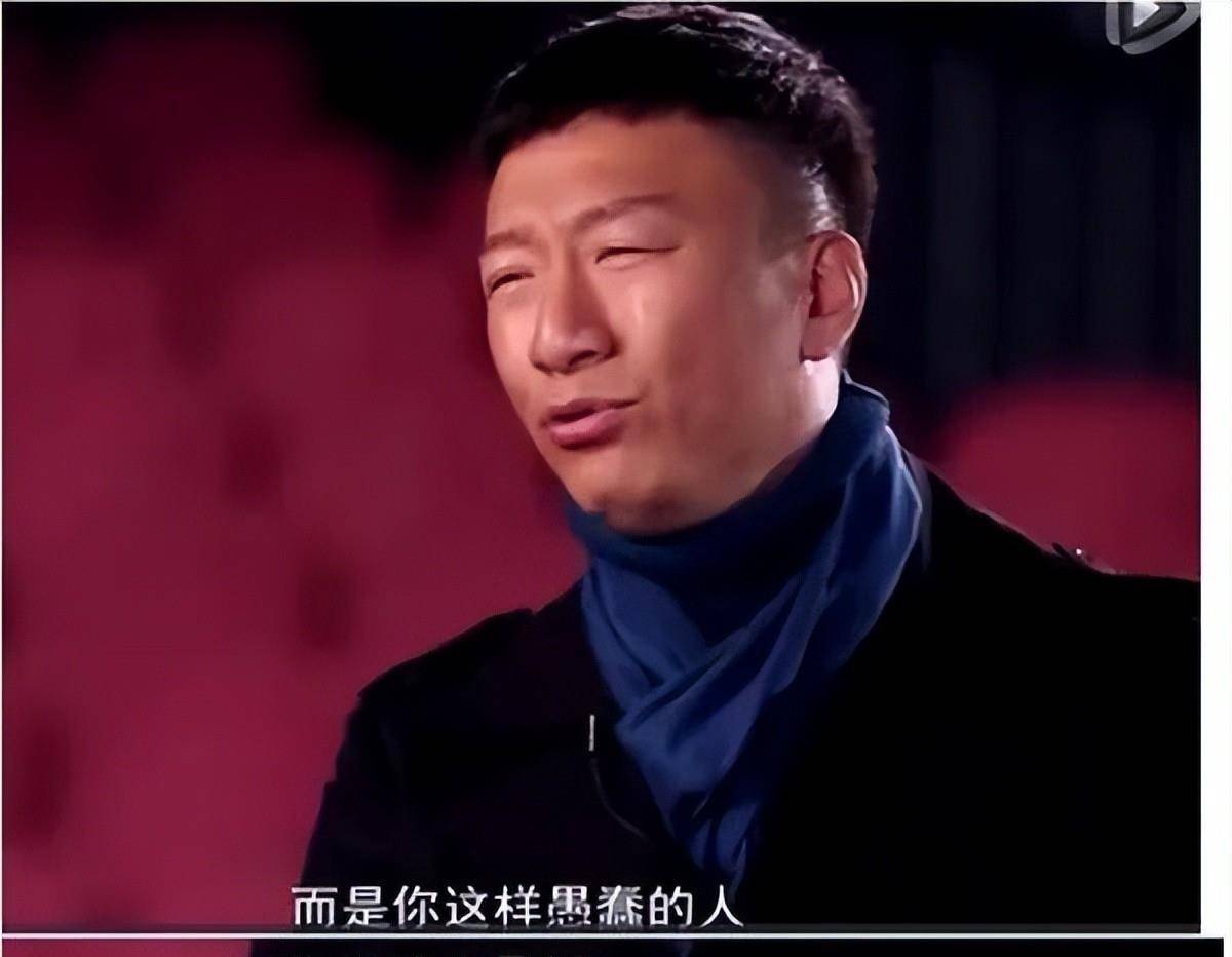 当主持人问孙红雷是否害怕得罪人时,孙红雷笑着表示没有指名道姓.3.