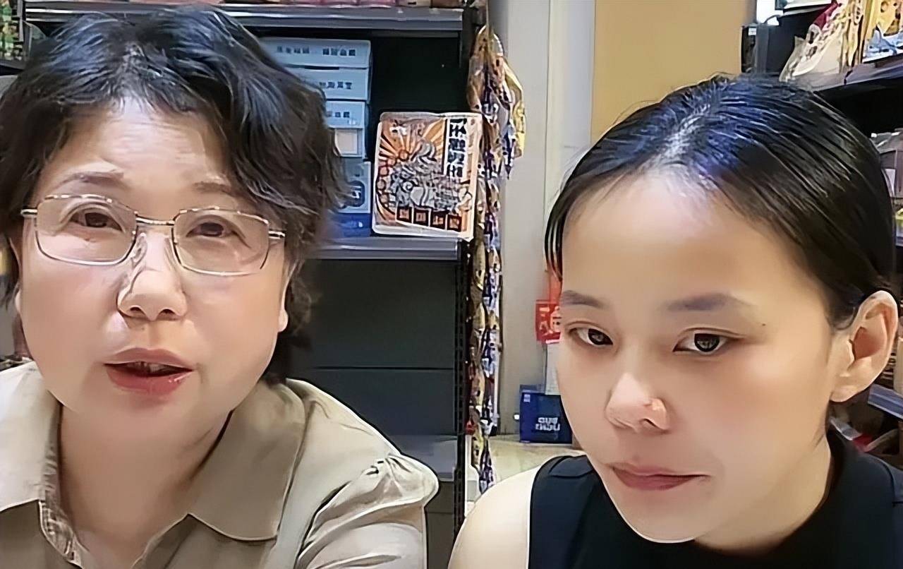 许敏彻底迎来退休时光,生日开播人气高涨,关注列表不见儿媳田静_许妈