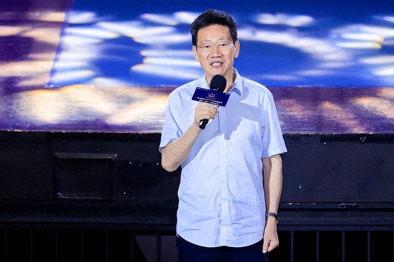 本次美创大赛校花组冠军由四川师范大学李丽杉斩获,亚军来自香港理工