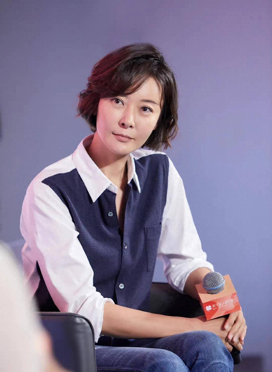 演员柯蓝23岁年薪百万为何50岁依旧未婚?