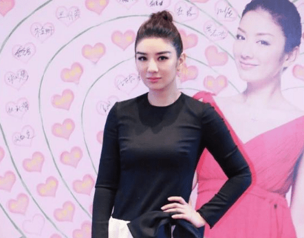 43岁黄奕奕二婚二离,负债7000靠什么翻身?_男孩子_时间_女子