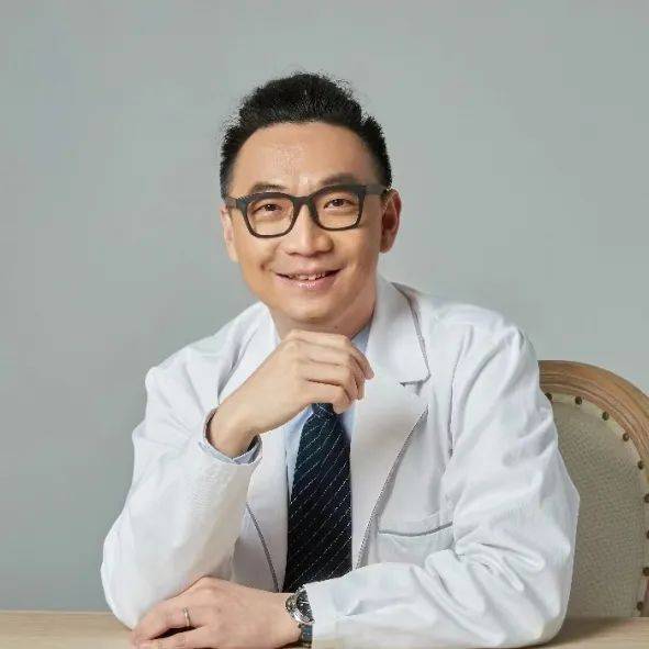 产品人1001问 | 对话成分控创始人鲍峰:科学严谨在左,幽默松弛在右