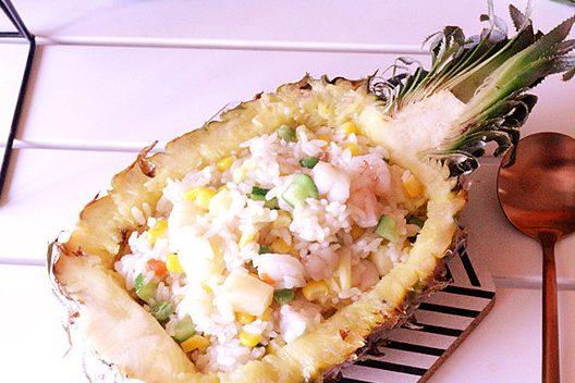 吃一口很有虾仁的鲜,还有菠萝的酸甜,更有胚芽米的米香,可谓口感丰富