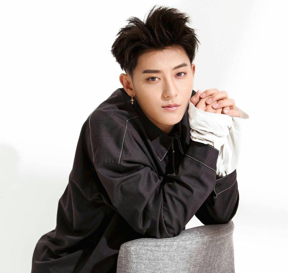 你们怎么看待黄子韬怼粉丝?