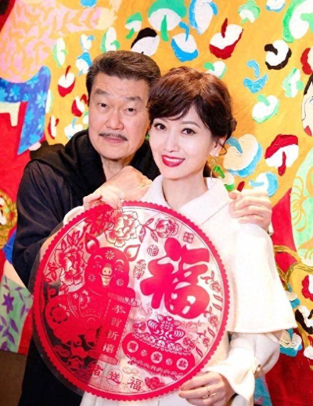 女神赵雅芝:被前夫家暴,沈殿霞扇耳光,31岁嫁给好老公成功翻身_黄元申