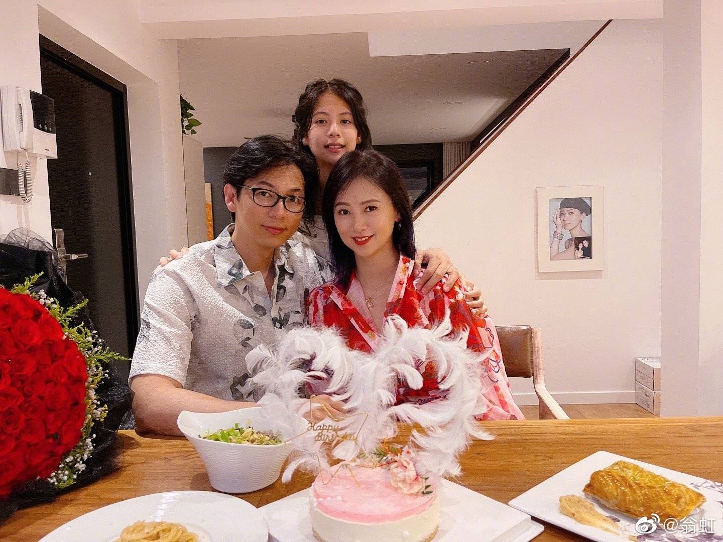 令她分外想念妈妈,她说:「都说每年的生日就是妈妈的受难日,我又想她