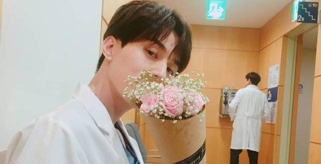 国民初恋裴秀智活动图颜值太高成话题,前男友都是男神惹人羡慕_李敏镐