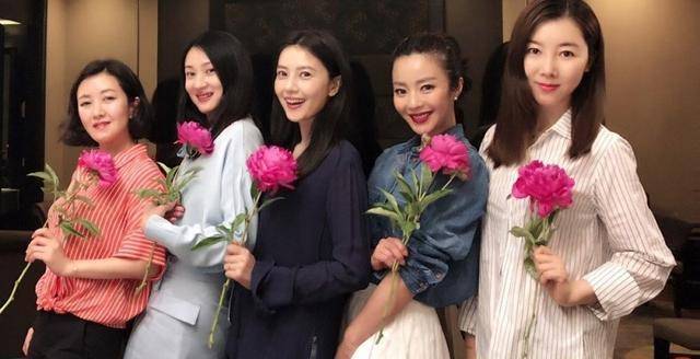 高圆圆闺蜜酷似黄海波老婆,曾出口成脏被骂,凭《娘亲舅大》翻红