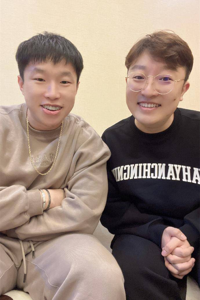 曹鹤阳二胎照被晒,网友纷纷送上祝福,四嫂辛苦了_舞台_时候_栾云平