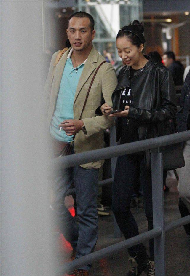 黄觉麦子结婚十周年,小13岁娇妻太貌美,廖凡张歆艺还到场读情书_网友