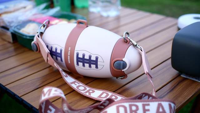 CROSWAVE穿浪橄榄球保温杯：创意潮酷设计，双仓双饮干净卫生