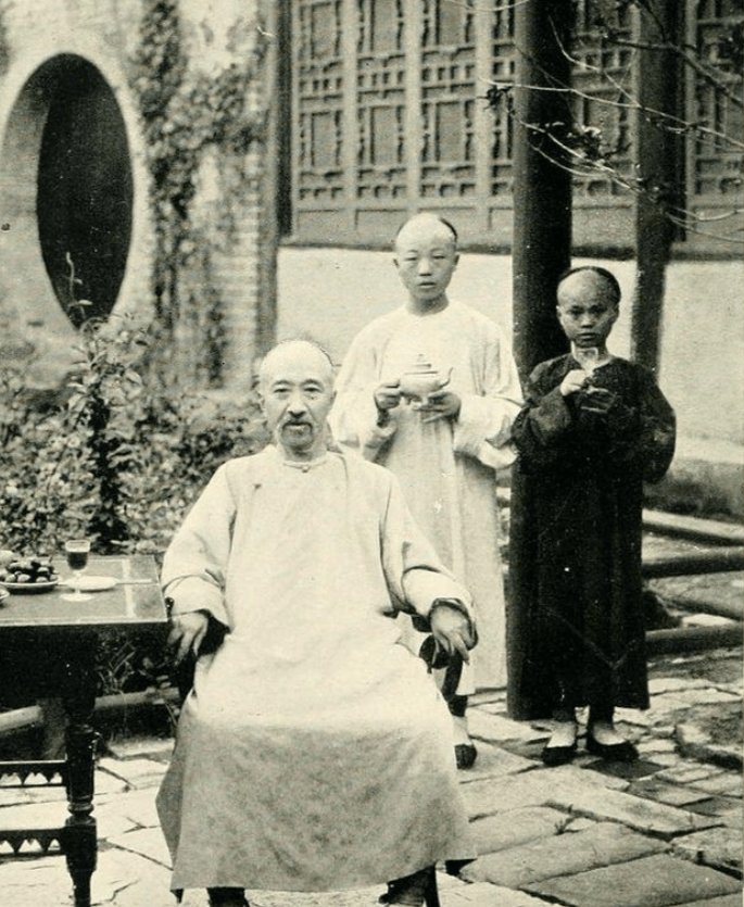 老来得子使张之洞喜上眉梢,加上年纪大了不喜见小孩子哭啼,张之洞对