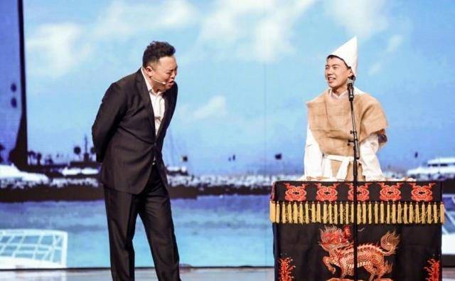 郭麒麟戴孝相声是最好回应_迪拜_观众_孝子