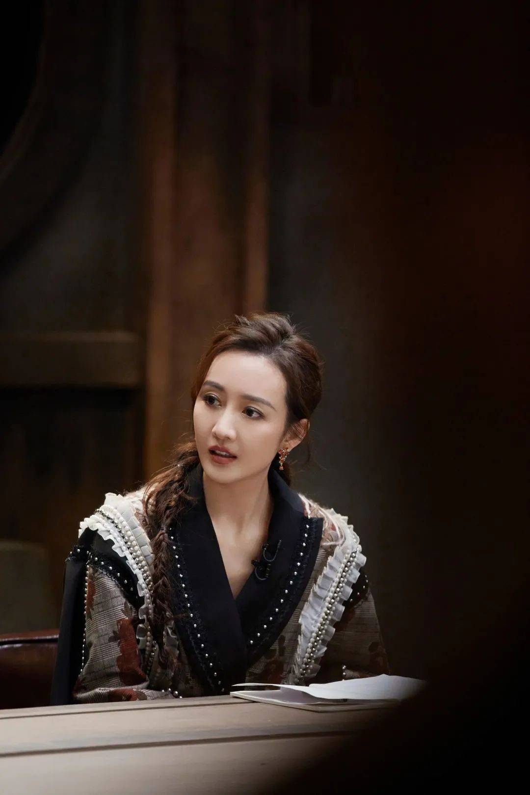 迪丽热巴示爱黄景瑜?王鸥未婚先孕?赵本山整顿古偶?白敬亭舔饼想飞升?