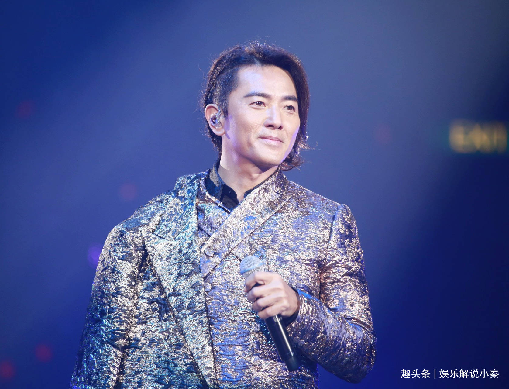 53岁郑伊健久违露面!