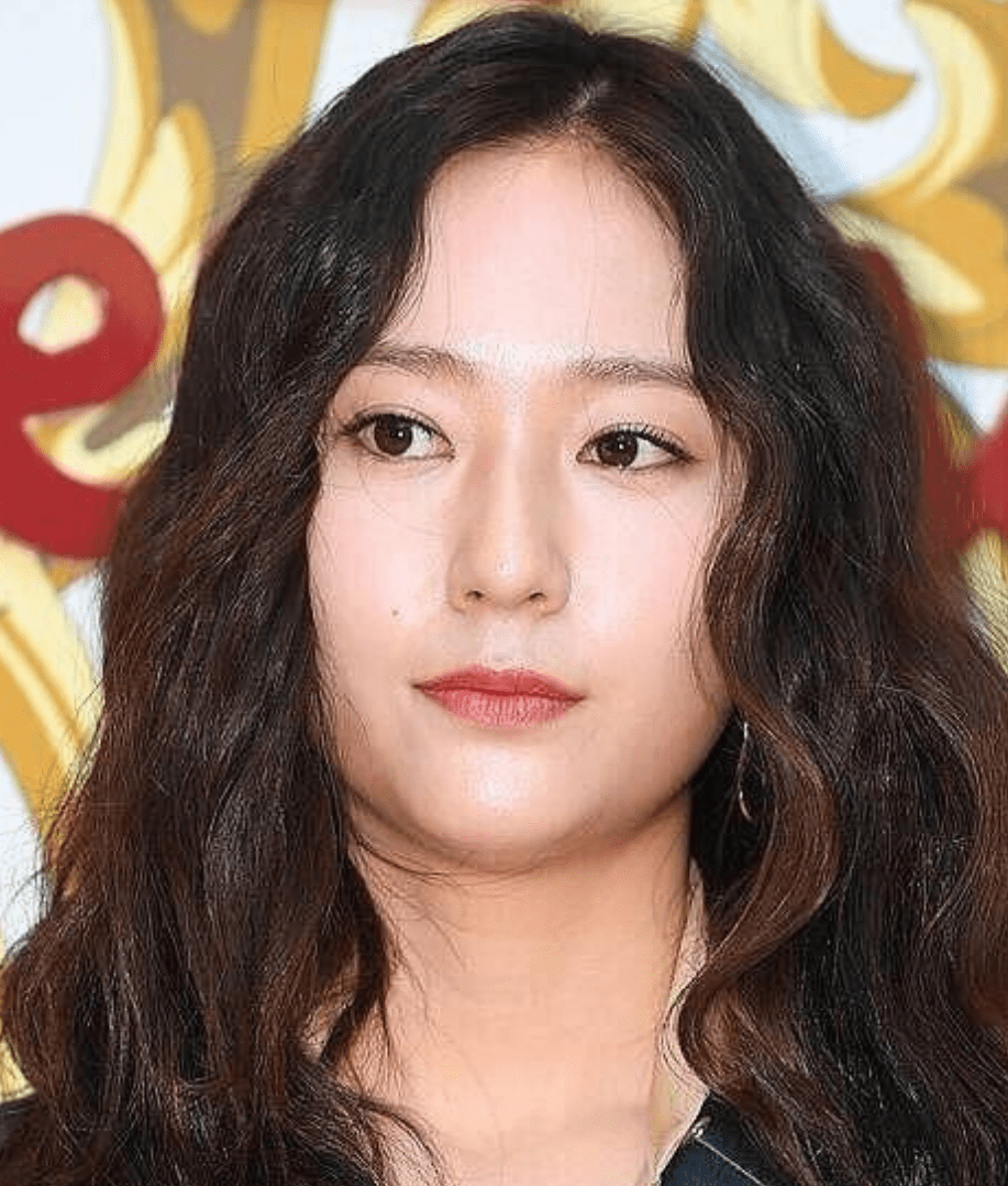 26岁郑秀晶罕现身,穿抹身材紧身裙勾勒身材,发福明显手臂略粗壮_人气