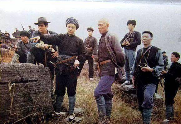 湘西巨匪张平:一个恶少的迷途,教育缺失的毒瘤,娶最美压寨夫人_张朝