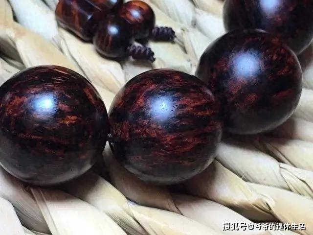 木质手串中的王者:海南黄花梨_纹路_珠子_鬼脸