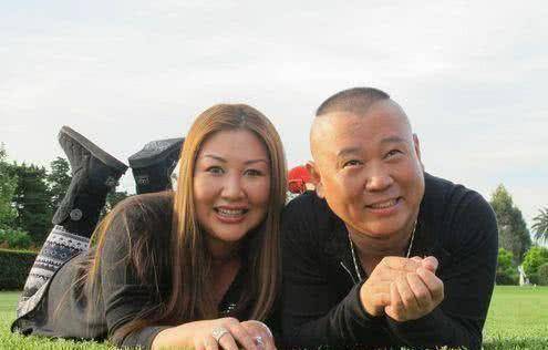 郭德纲5岁小儿子近照,肉嘟嘟小脸露出双下巴,冲镜头比耶超可爱_安迪