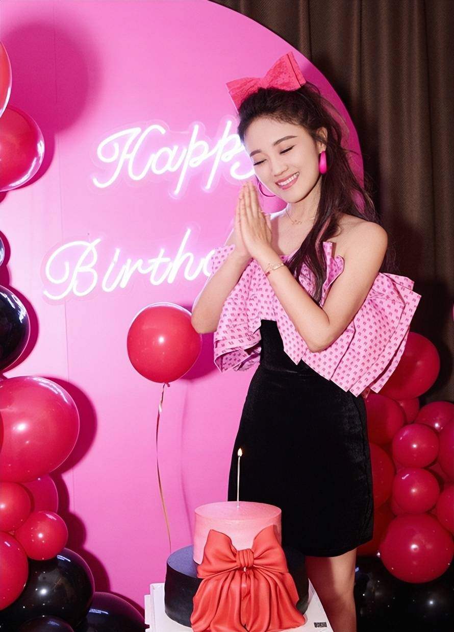 王小骞:荣升"王教授",40岁生日当天收到了"正高级职称证书"_王小玮