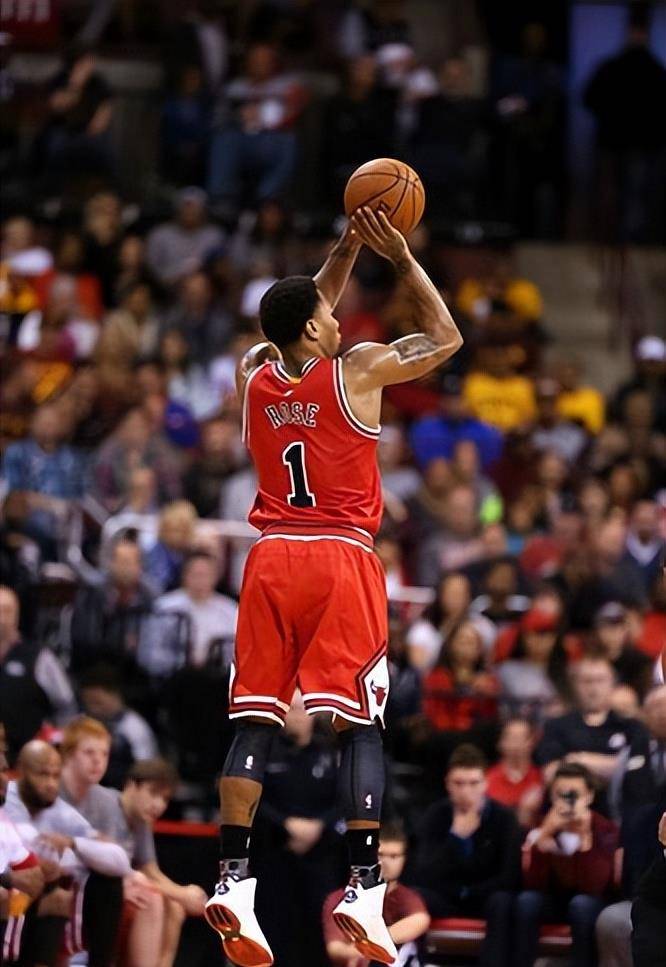 德里克·罗斯:从伤病困扰到重生,篮球史上最震撼的强势回归!