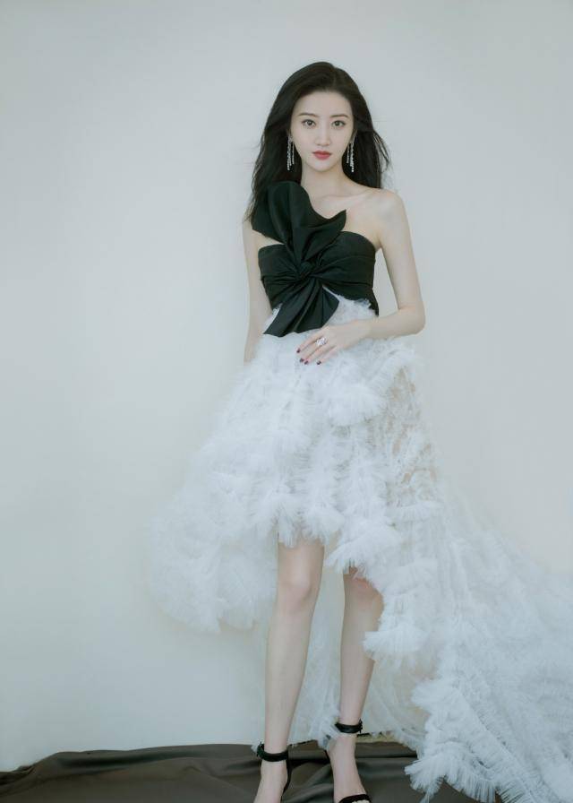 31岁景甜换新造型了,马尾辫发型搭配上连衣裙,减龄又时髦_短发_长发