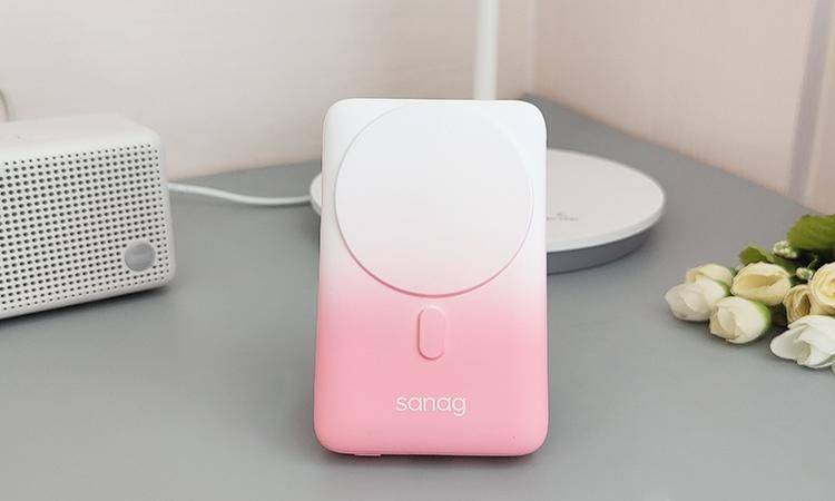 轻装上阵,完美解决带数据线的麻烦:sanag塞那K60无线磁吸充电宝