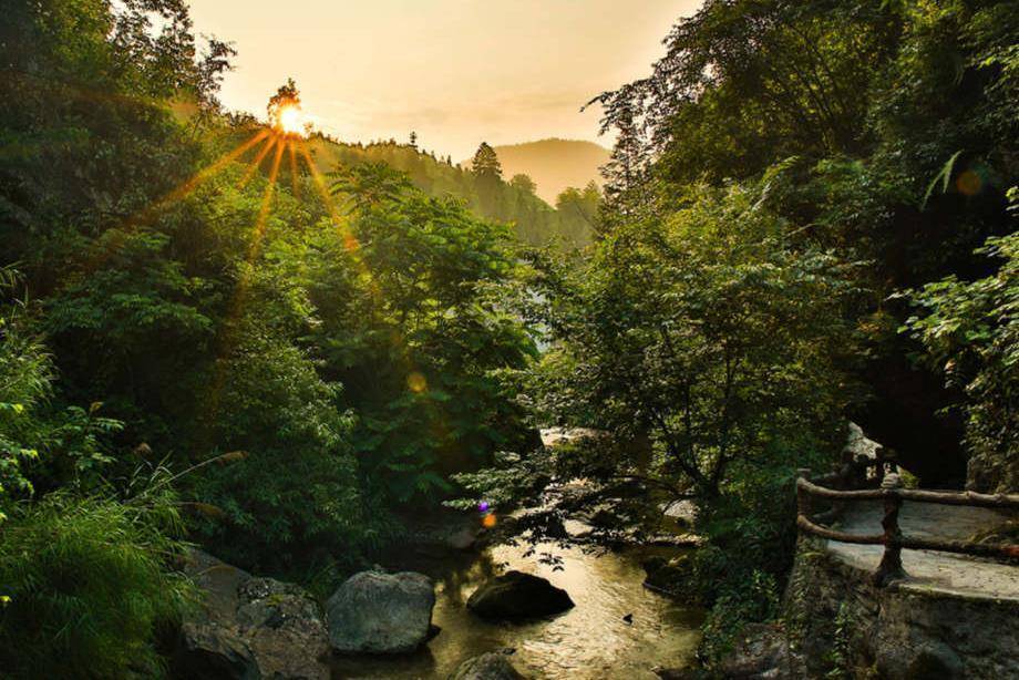 这座景区就是"亚木沟风景区",可能很多朋友都是第一次听到这个景区,它