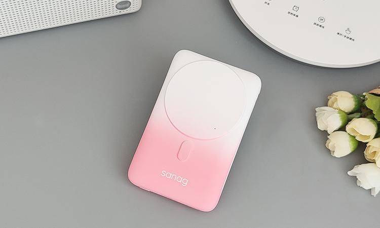 轻装上阵,完美解决带数据线的麻烦:sanag塞那K60无线磁吸充电宝