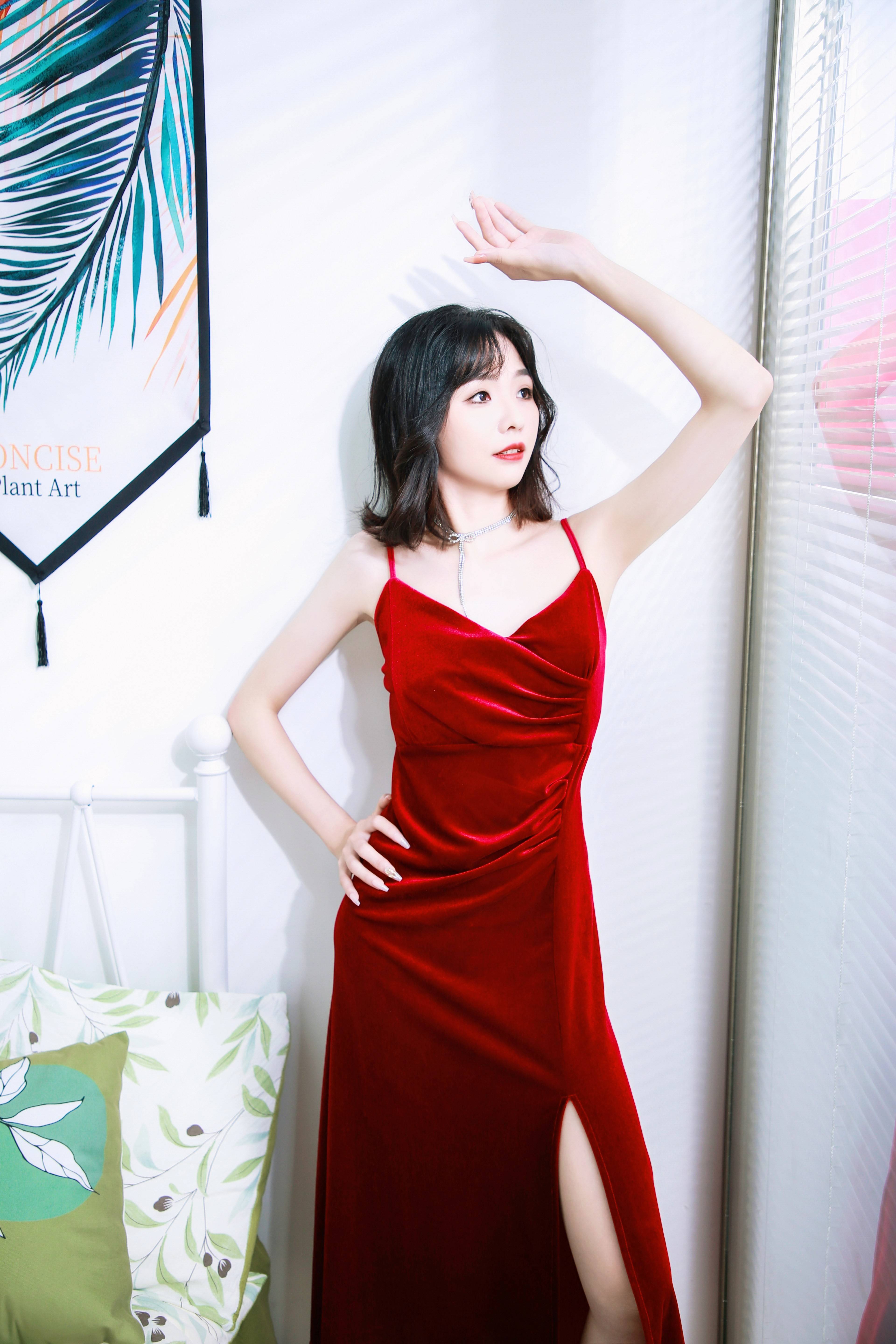 据悉新人平面模特慧慧温婉的外表深受商家的喜爱,她本人也热爱生活