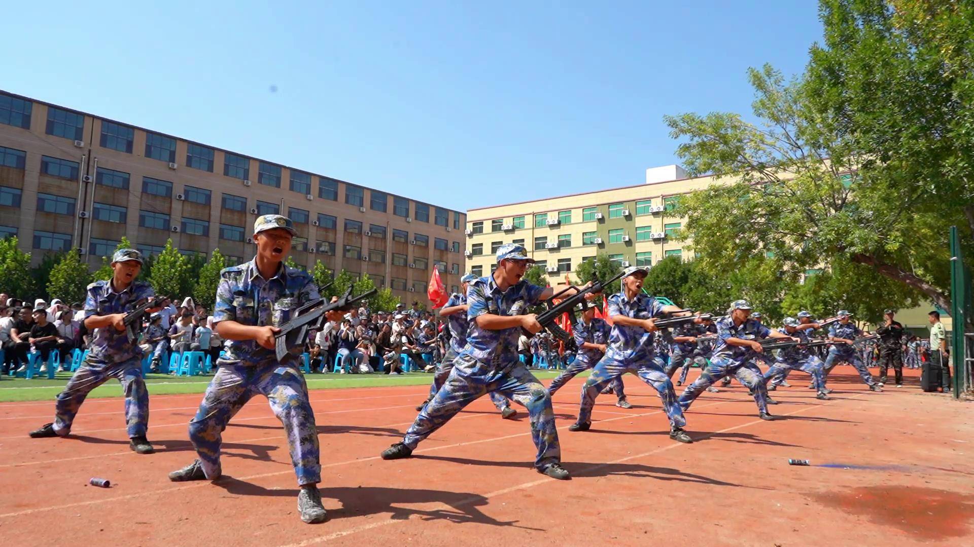 聊城少年军校校长于瑞祥对全体军训学生的成果表示肯定和祝贺,并对